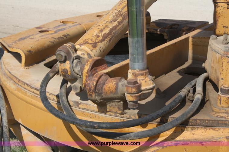 image for item B6667 1989 Dresser 850 articulating motor grader