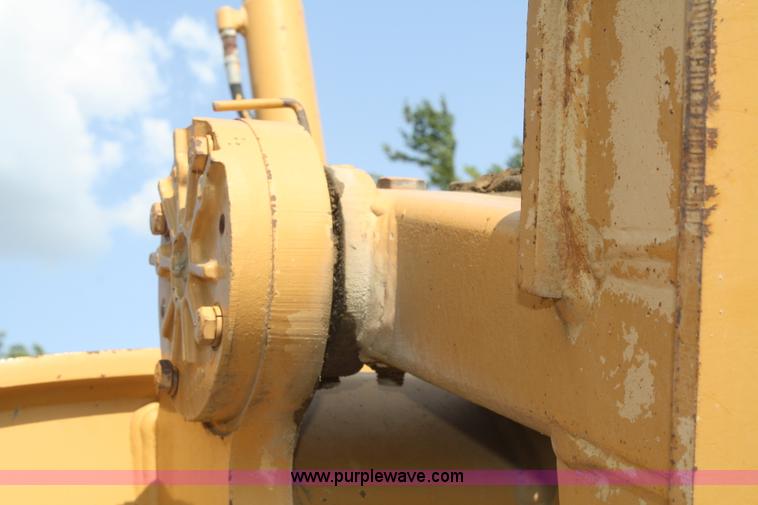 image for item B6667 1989 Dresser 850 articulating motor grader