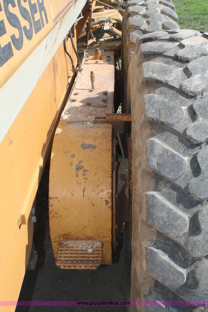 image for item B6667 1989 Dresser 850 articulating motor grader