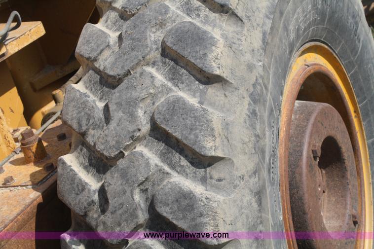 image for item B6667 1989 Dresser 850 articulating motor grader