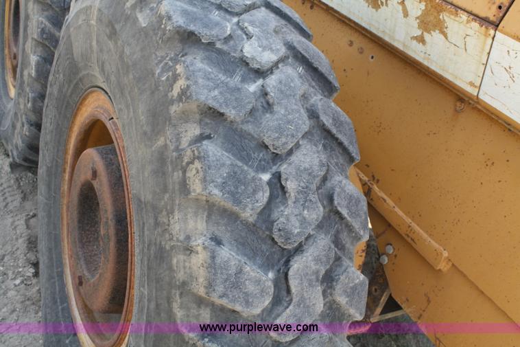 image for item B6667 1989 Dresser 850 articulating motor grader