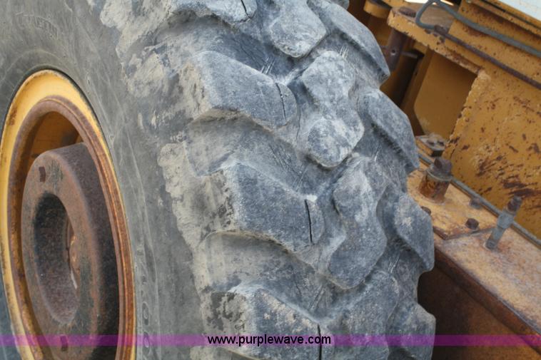 image for item B6667 1989 Dresser 850 articulating motor grader