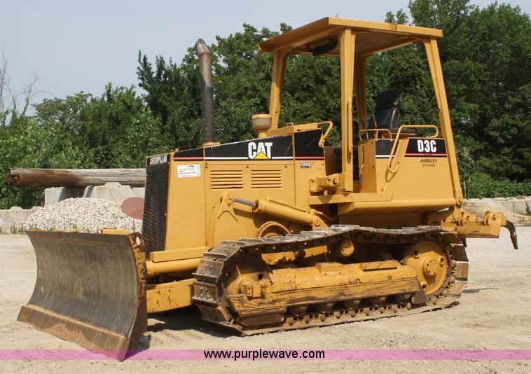 image for item B6668 1994 Caterpillar D3C Series III dozer