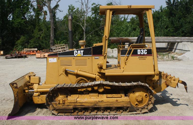 image for item B6668 1994 Caterpillar D3C Series III dozer
