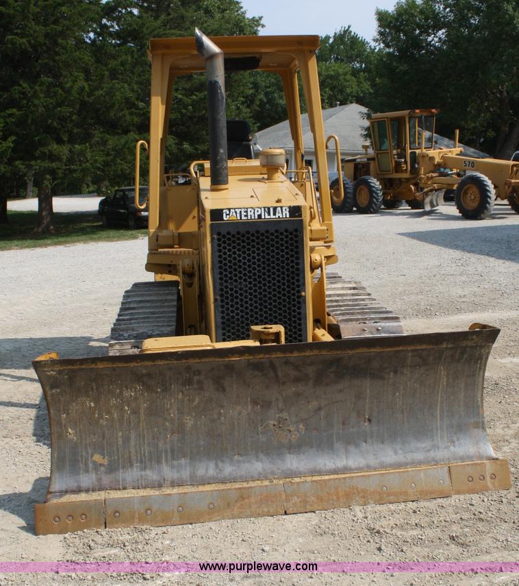 image for item B6668 1994 Caterpillar D3C Series III dozer
