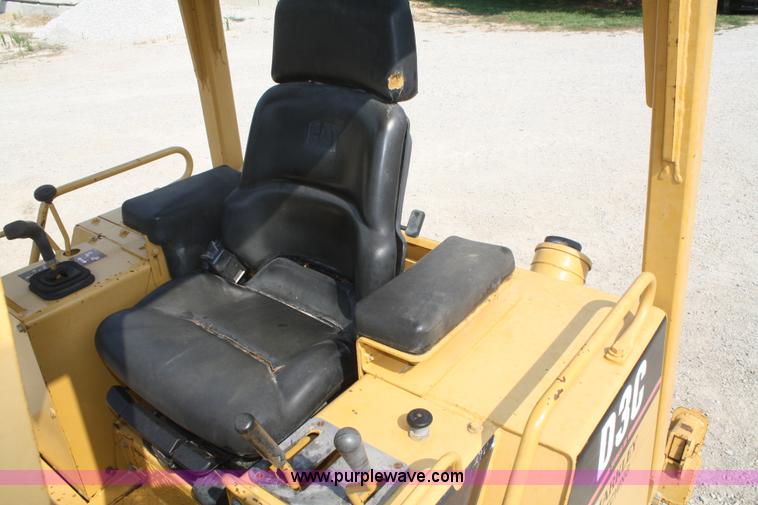 image for item B6668 1994 Caterpillar D3C Series III dozer