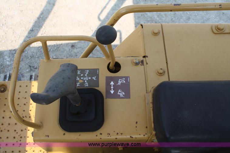image for item B6668 1994 Caterpillar D3C Series III dozer