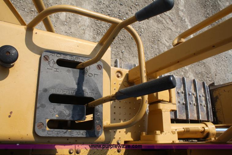 image for item B6668 1994 Caterpillar D3C Series III dozer