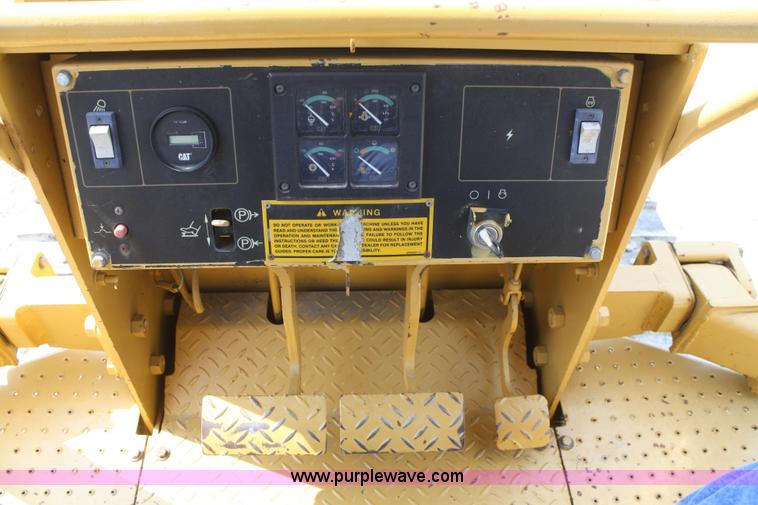 image for item B6668 1994 Caterpillar D3C Series III dozer