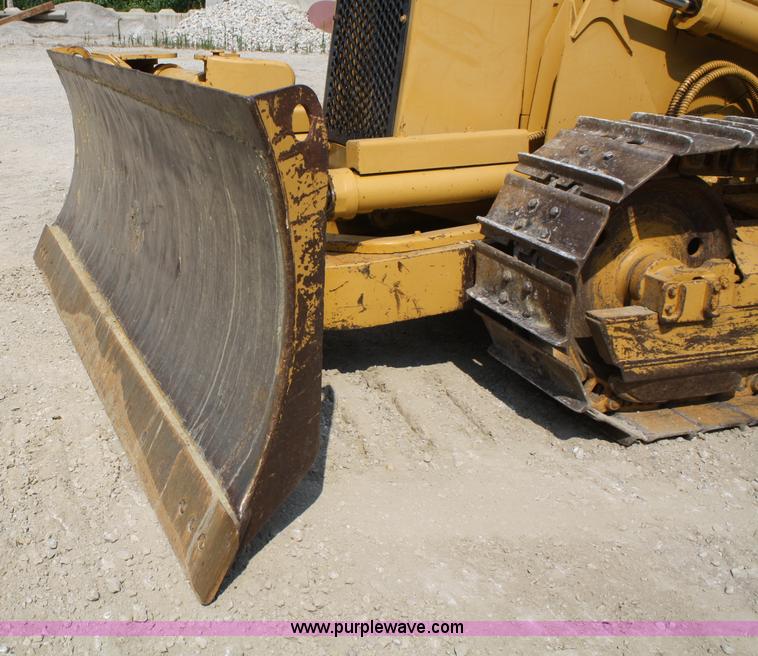 image for item B6668 1994 Caterpillar D3C Series III dozer