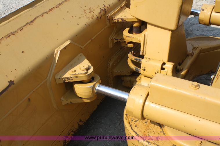 image for item B6668 1994 Caterpillar D3C Series III dozer