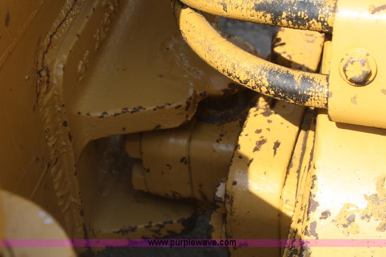 image for item B6668 1994 Caterpillar D3C Series III dozer