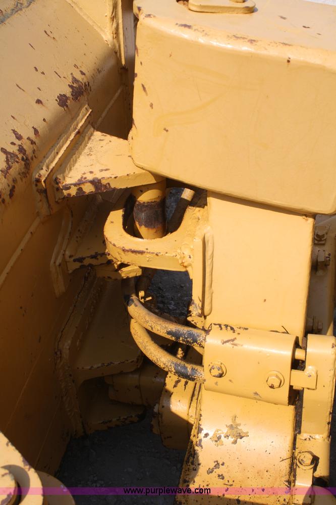 image for item B6668 1994 Caterpillar D3C Series III dozer
