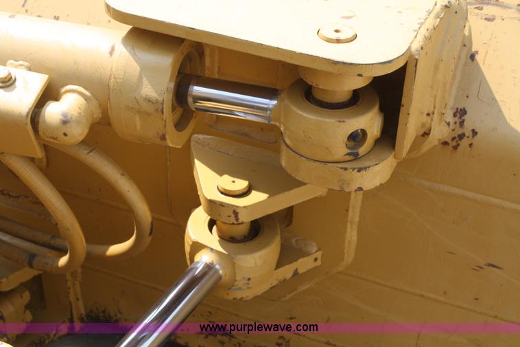 image for item B6668 1994 Caterpillar D3C Series III dozer