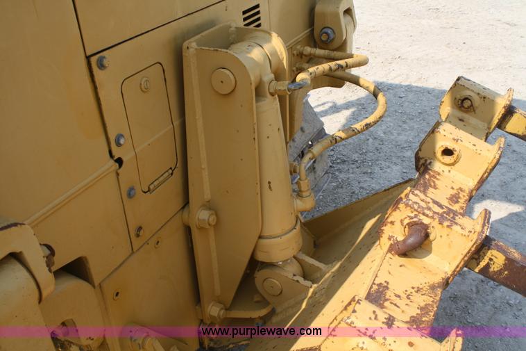 image for item B6668 1994 Caterpillar D3C Series III dozer