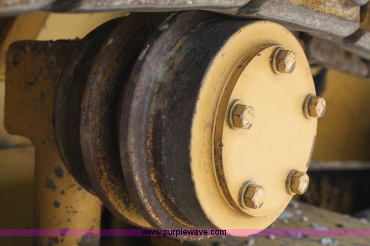 image for item B6668 1994 Caterpillar D3C Series III dozer