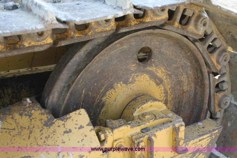 image for item B6668 1994 Caterpillar D3C Series III dozer