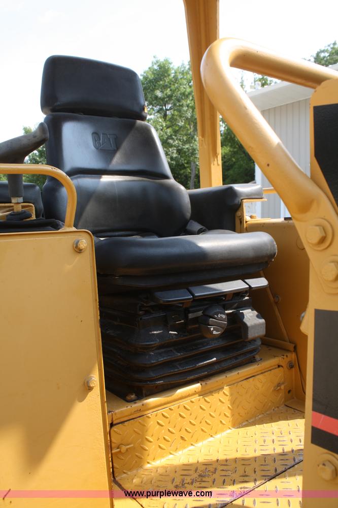 image for item B6668 1994 Caterpillar D3C Series III dozer