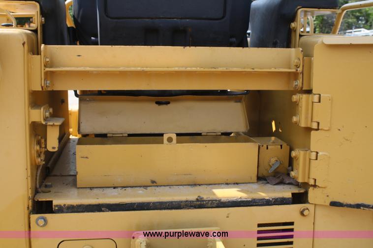 image for item B6668 1994 Caterpillar D3C Series III dozer