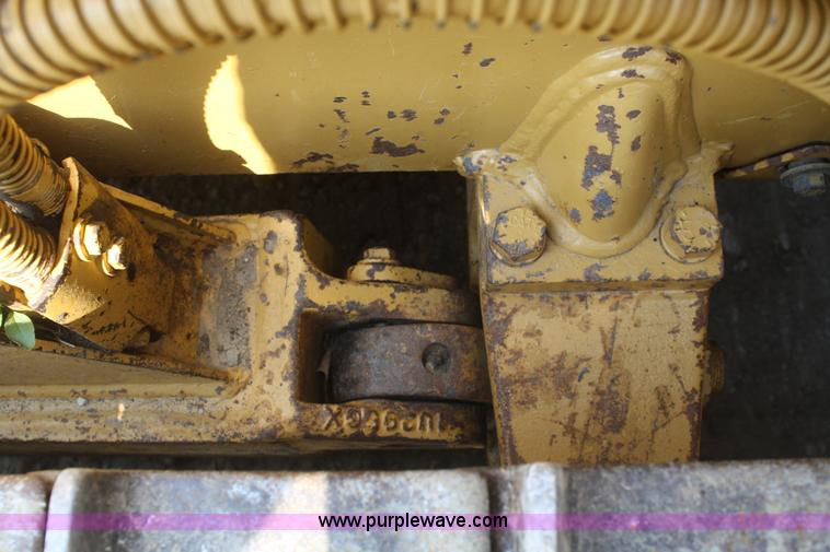 image for item B6668 1994 Caterpillar D3C Series III dozer