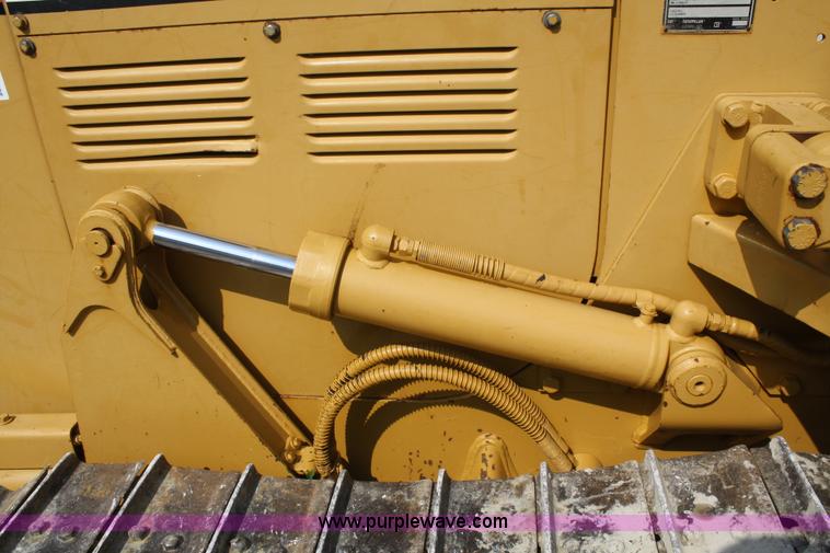 image for item B6668 1994 Caterpillar D3C Series III dozer