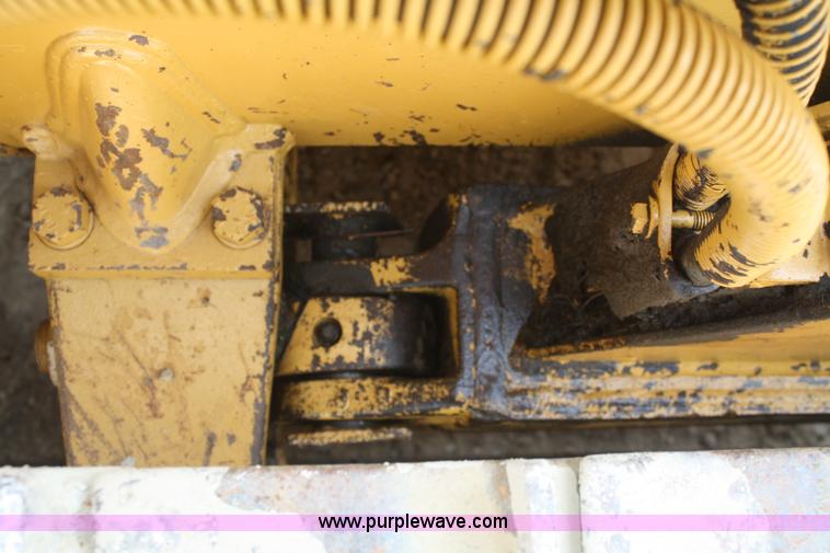 image for item B6668 1994 Caterpillar D3C Series III dozer