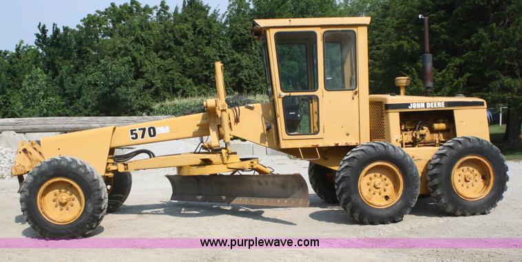 image for item B6669 1970 John Deere 570 motor grader