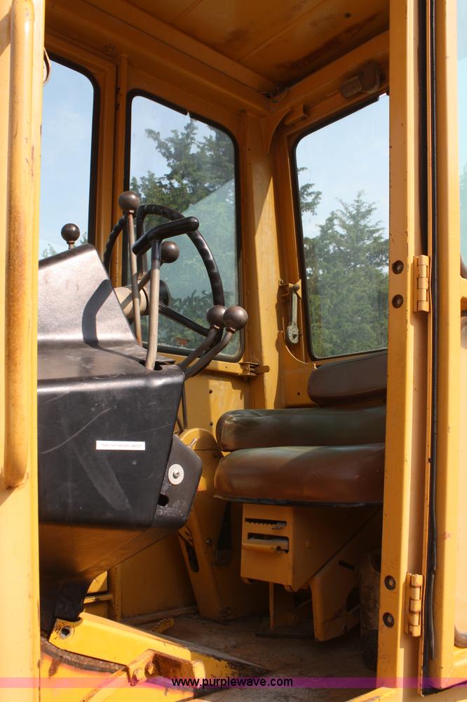 image for item B6669 1970 John Deere 570 motor grader