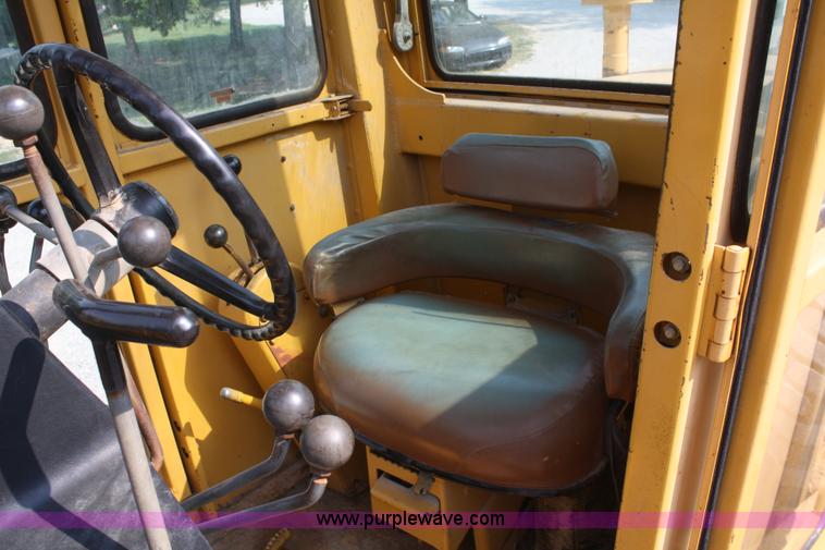 image for item B6669 1970 John Deere 570 motor grader