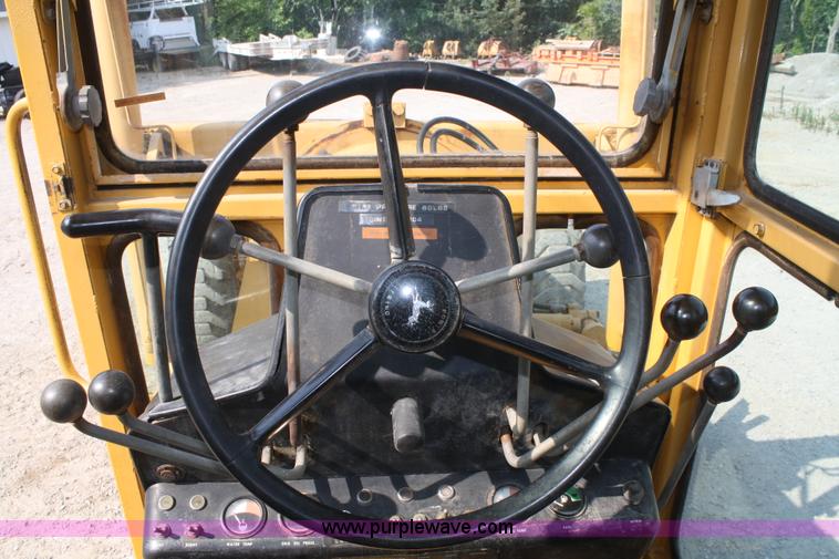 image for item B6669 1970 John Deere 570 motor grader