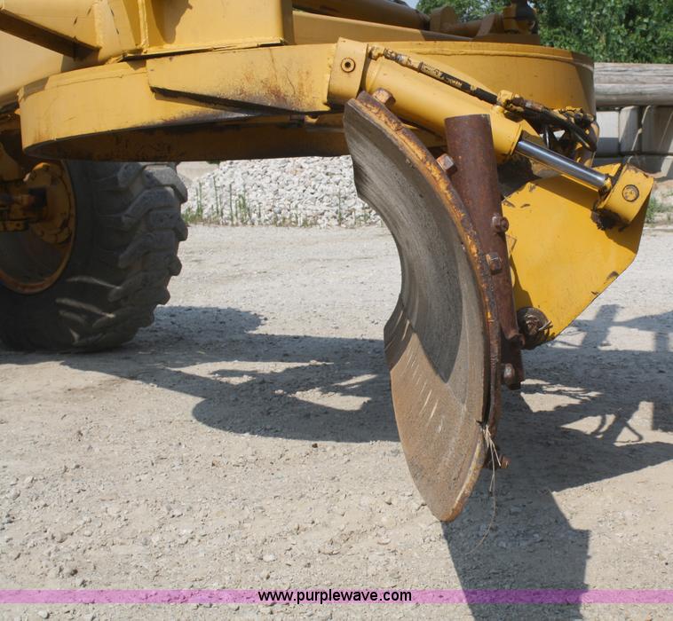 image for item B6669 1970 John Deere 570 motor grader