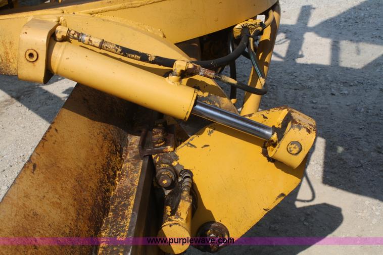 image for item B6669 1970 John Deere 570 motor grader