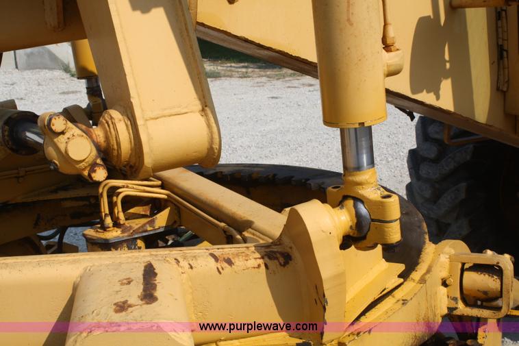 image for item B6669 1970 John Deere 570 motor grader