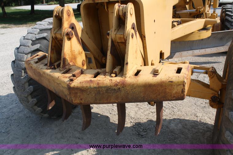 image for item B6669 1970 John Deere 570 motor grader