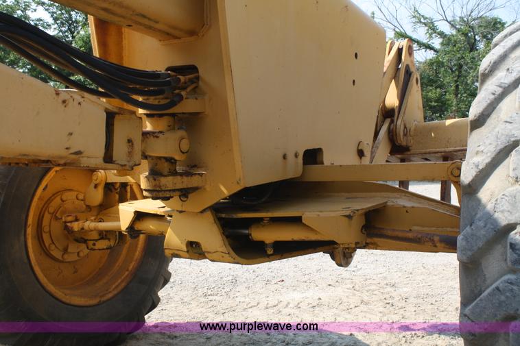 image for item B6669 1970 John Deere 570 motor grader