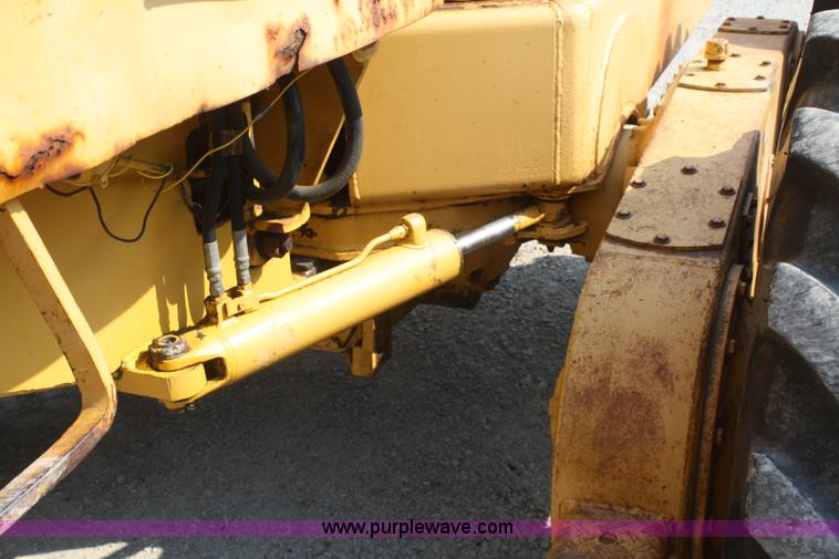 image for item B6669 1970 John Deere 570 motor grader