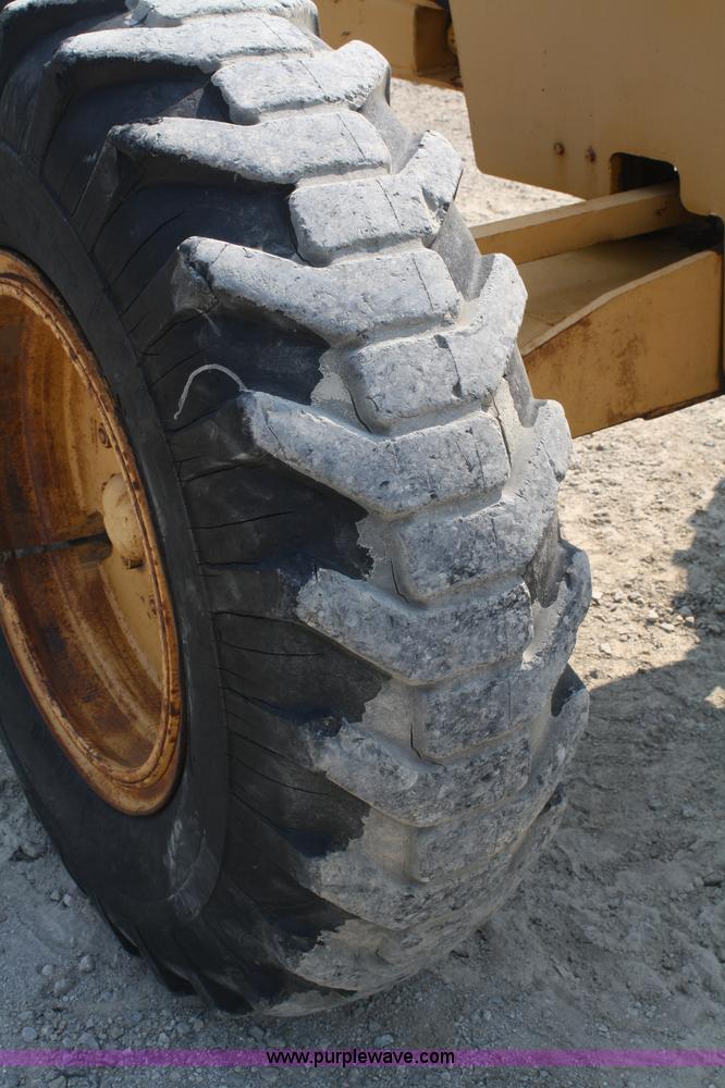 image for item B6669 1970 John Deere 570 motor grader