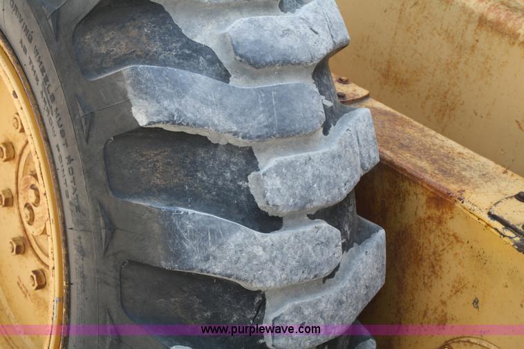 image for item B6669 1970 John Deere 570 motor grader