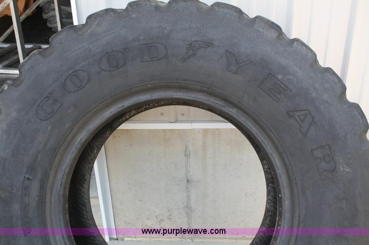 image for item B6669 1970 John Deere 570 motor grader