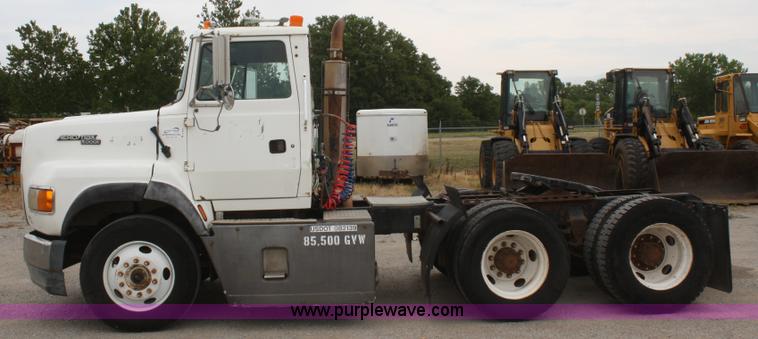 image for item B6670 1995 Ford L9000 AeroMax semi truck