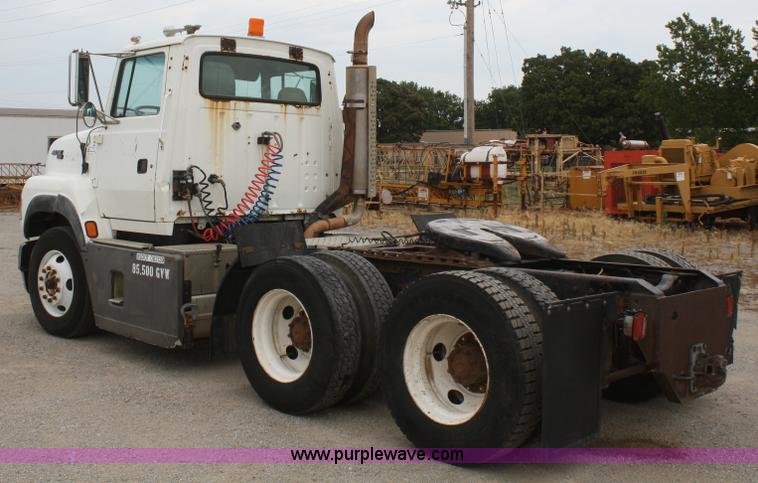 image for item B6670 1995 Ford L9000 AeroMax semi truck