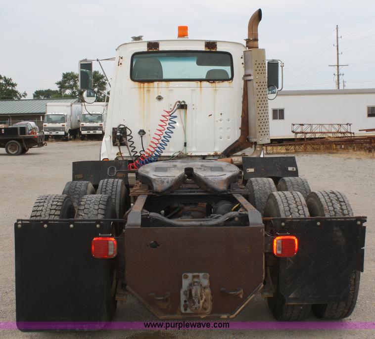 image for item B6670 1995 Ford L9000 AeroMax semi truck