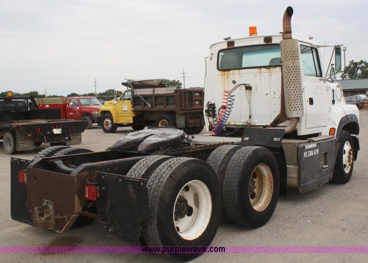 image for item B6670 1995 Ford L9000 AeroMax semi truck