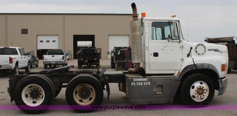 image for item B6670 1995 Ford L9000 AeroMax semi truck
