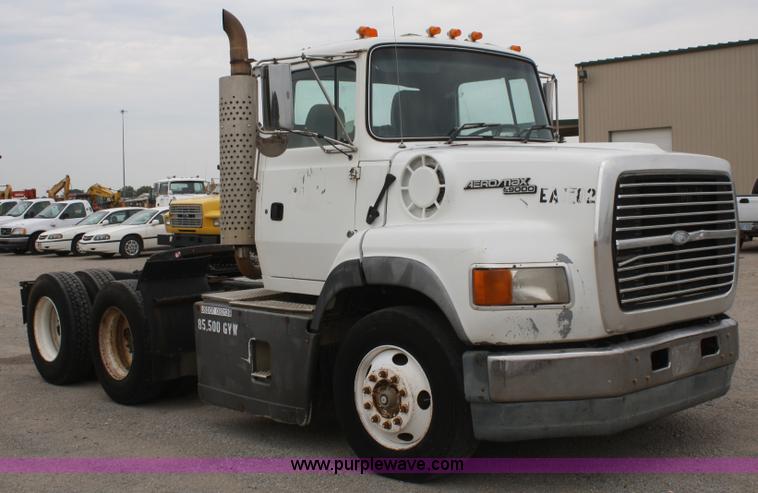 image for item B6670 1995 Ford L9000 AeroMax semi truck