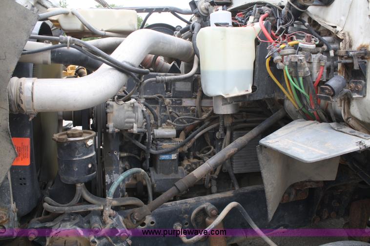 image for item B6670 1995 Ford L9000 AeroMax semi truck