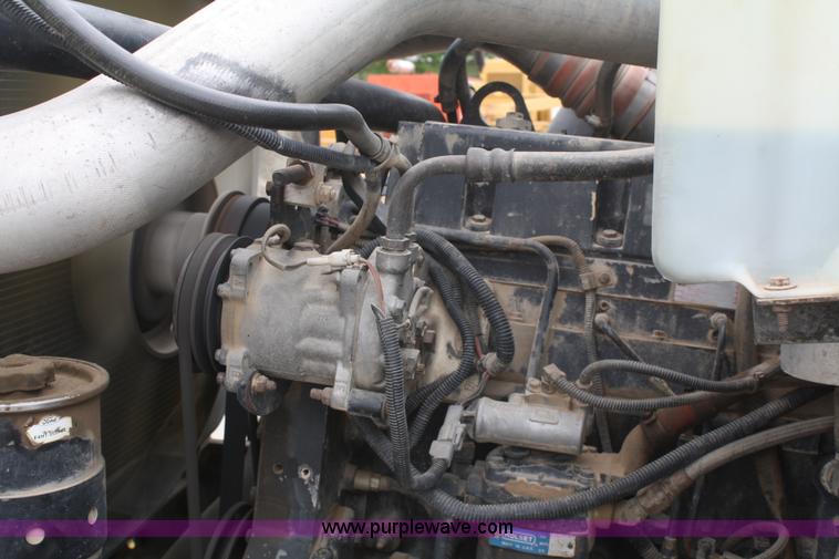 image for item B6670 1995 Ford L9000 AeroMax semi truck