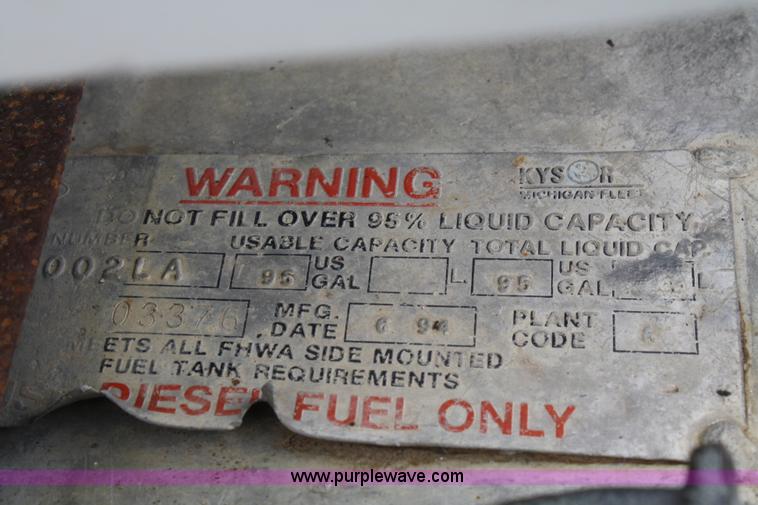 image for item B6670 1995 Ford L9000 AeroMax semi truck