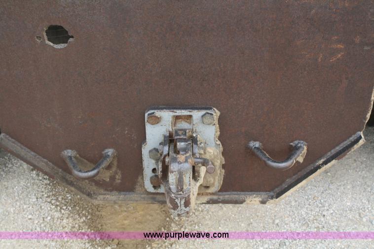 image for item B6670 1995 Ford L9000 AeroMax semi truck