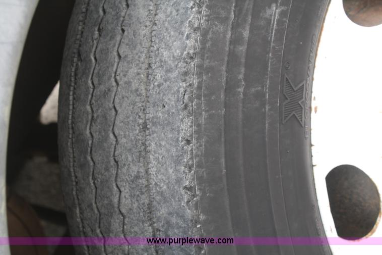 image for item B6670 1995 Ford L9000 AeroMax semi truck